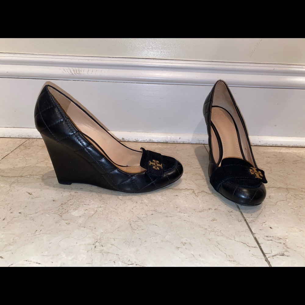 tory burch black wedges